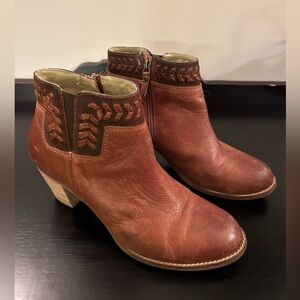 OluKai Women's Kamahoi Ankle Boot Brown Boho Festival South Western Women’s 10